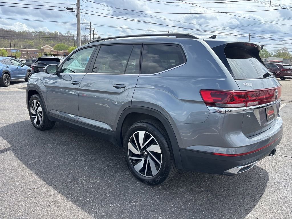 Used 2025 Volkswagen Atlas SE AWD/4WD image 4