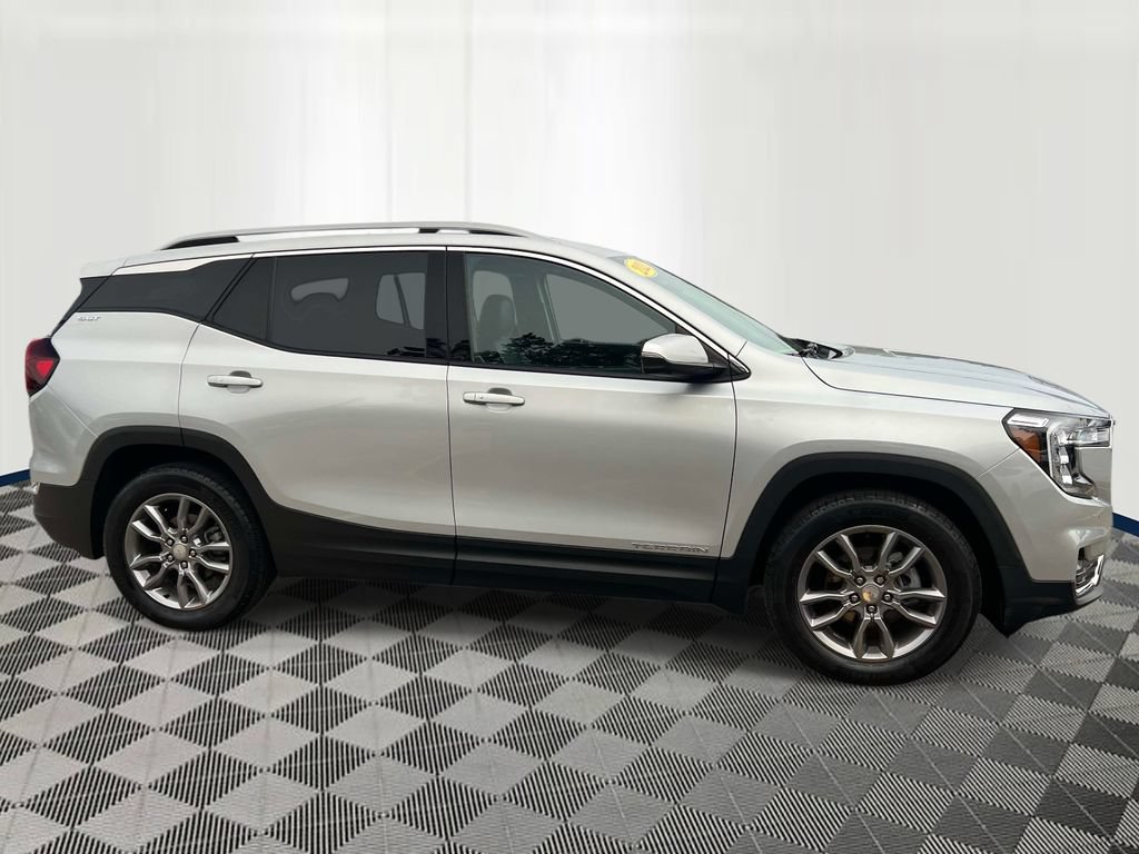 Used 2022 GMC Terrain SLT w/ Tech Package FWD image 6