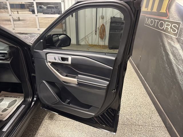 Used 2023 Ford Explorer Limited w/ Equipment Group 301A image 28