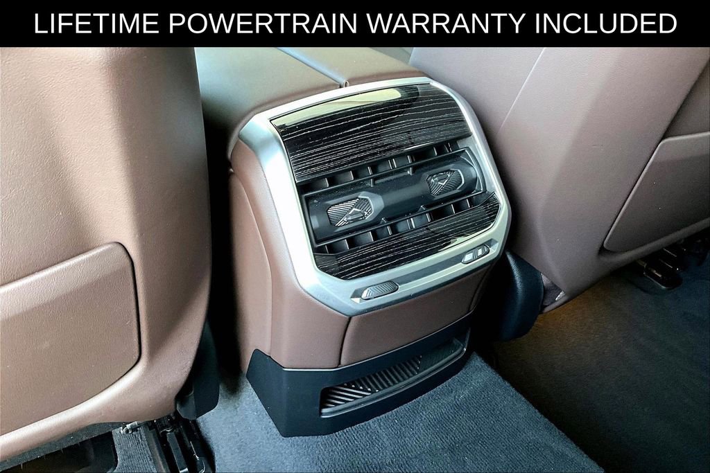 Used 2025 BMW 740i xDrive AWD/4WD image 30
