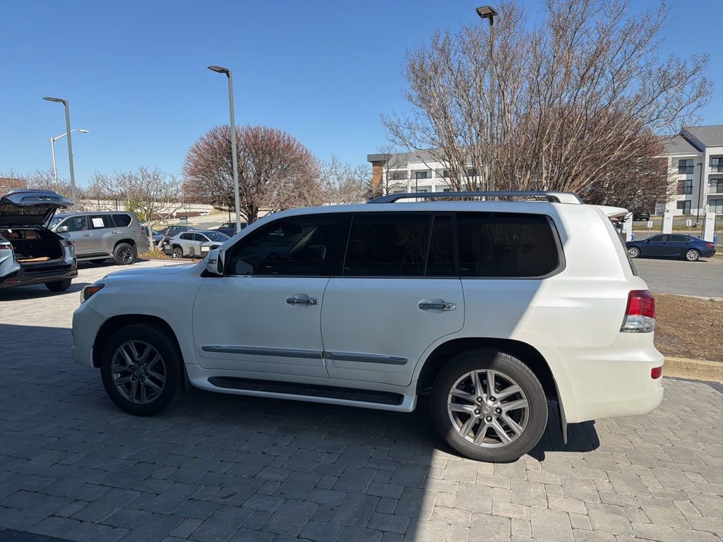 Used 2015 Lexus LX 570 4WD w/ Luxury Package image 16