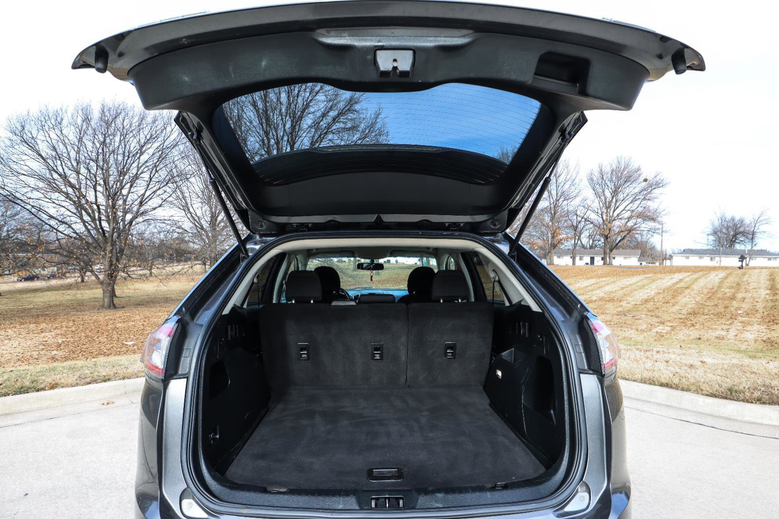 Used 2018 Ford Edge SEL image 17