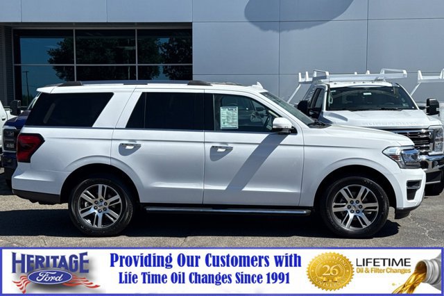 Used 2023 Ford Expedition Limited AWD/4WD image 3