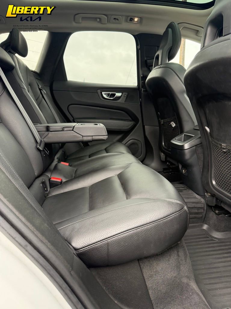 Used 2018 Volvo XC60 T6 Momentum image 10