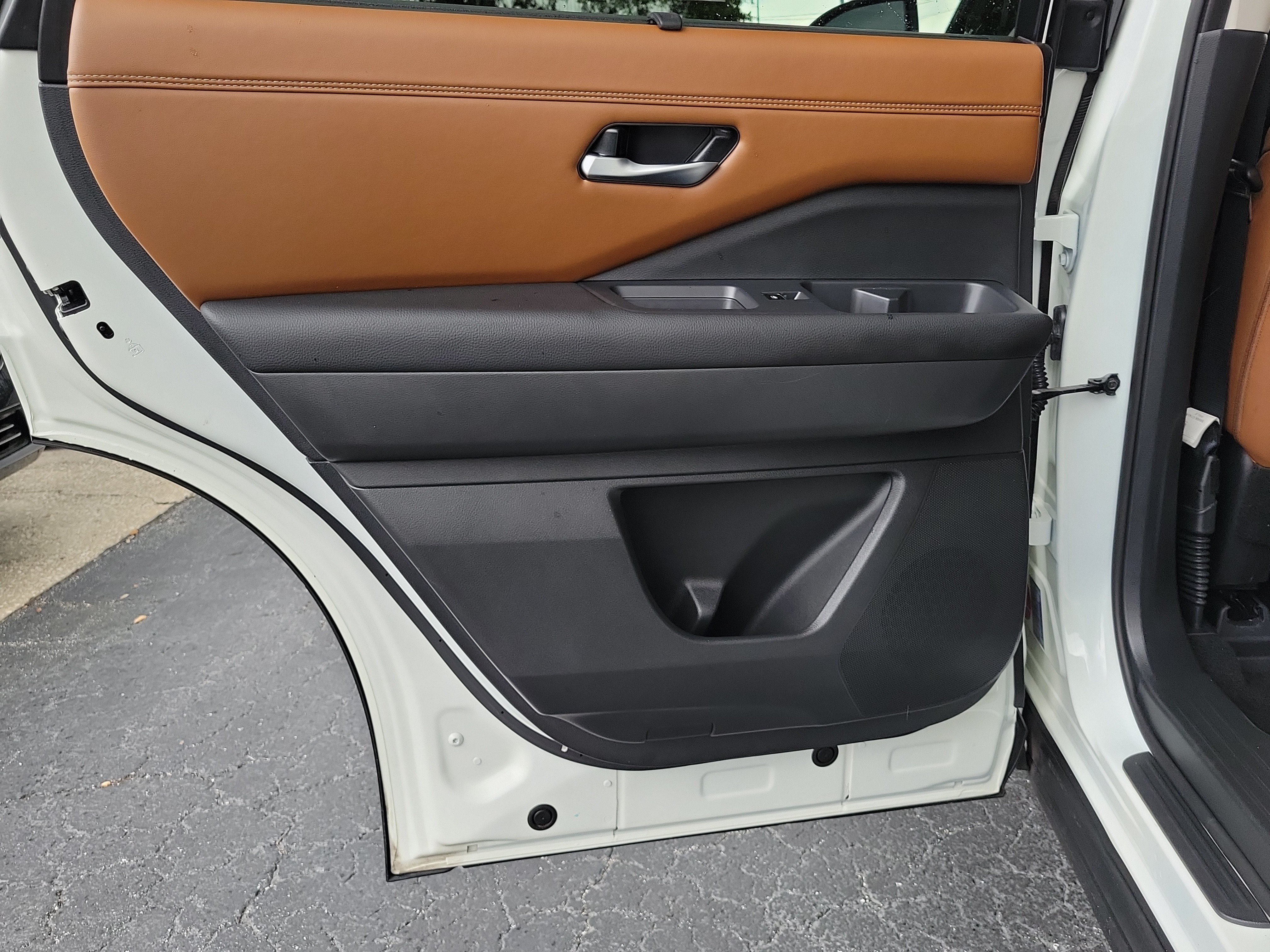 Certified 2024 Nissan Pathfinder Platinum AWD/4WD image 10