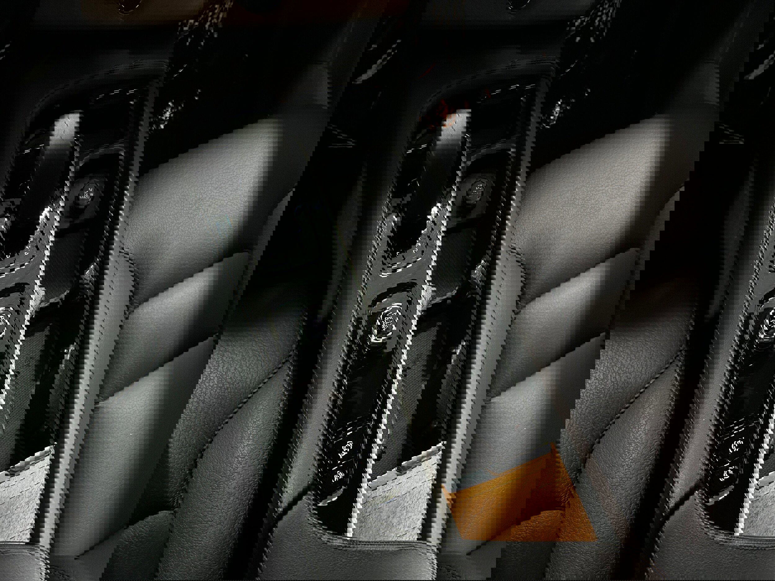 Used 2023 Volvo XC90 B6 Plus image 12