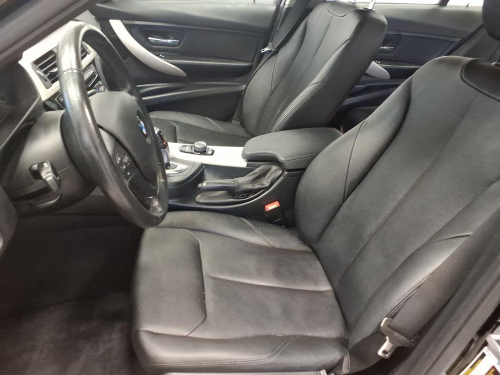 Used 2016 BMW 320i Sedan RWD image 16