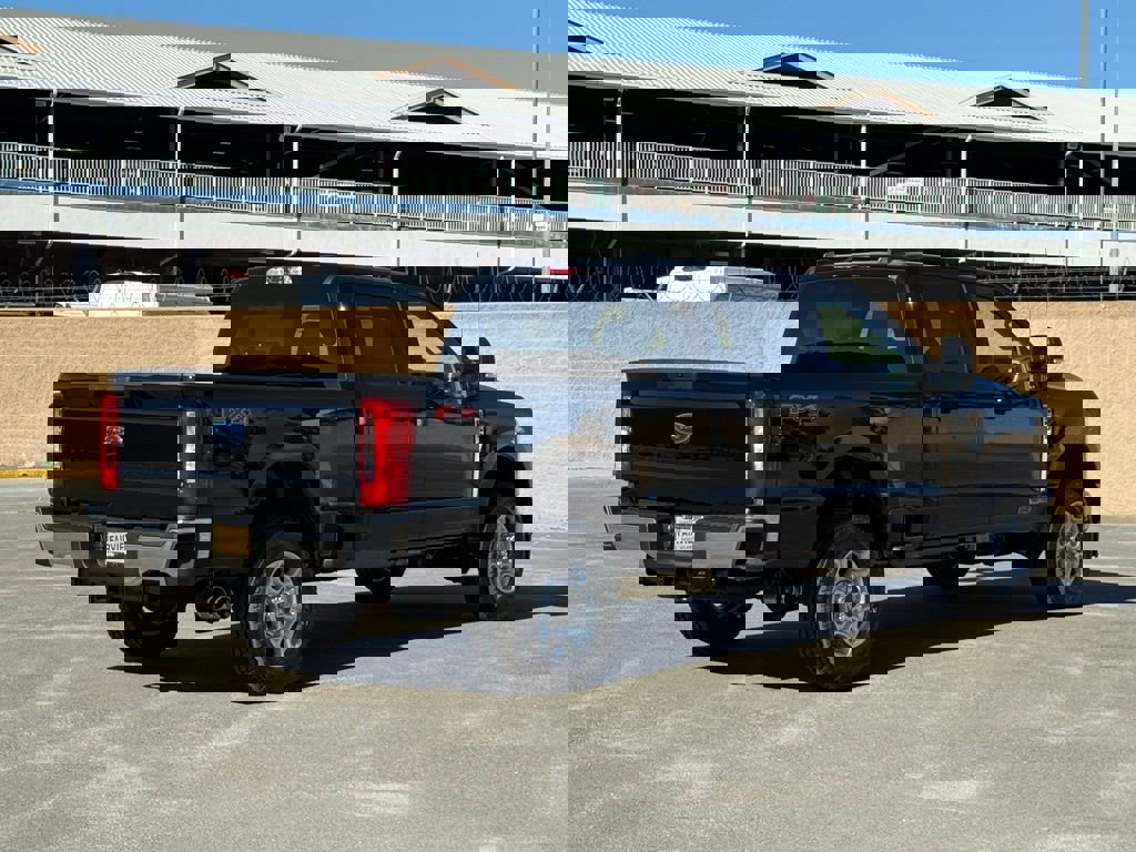 New 2026 Ford F250 XLT w/ FX4 Off-Road Package image 3