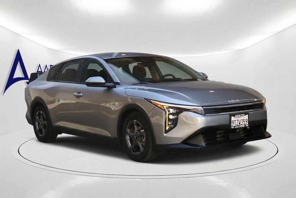 Used 2025 Kia K4 FWD image 3