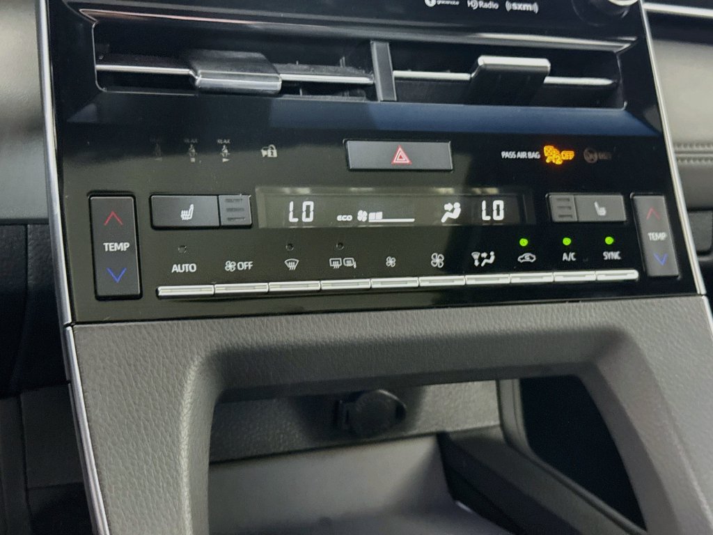 Certified 2021 Toyota Avalon XLE w/ Moonroof Package FWD image 8