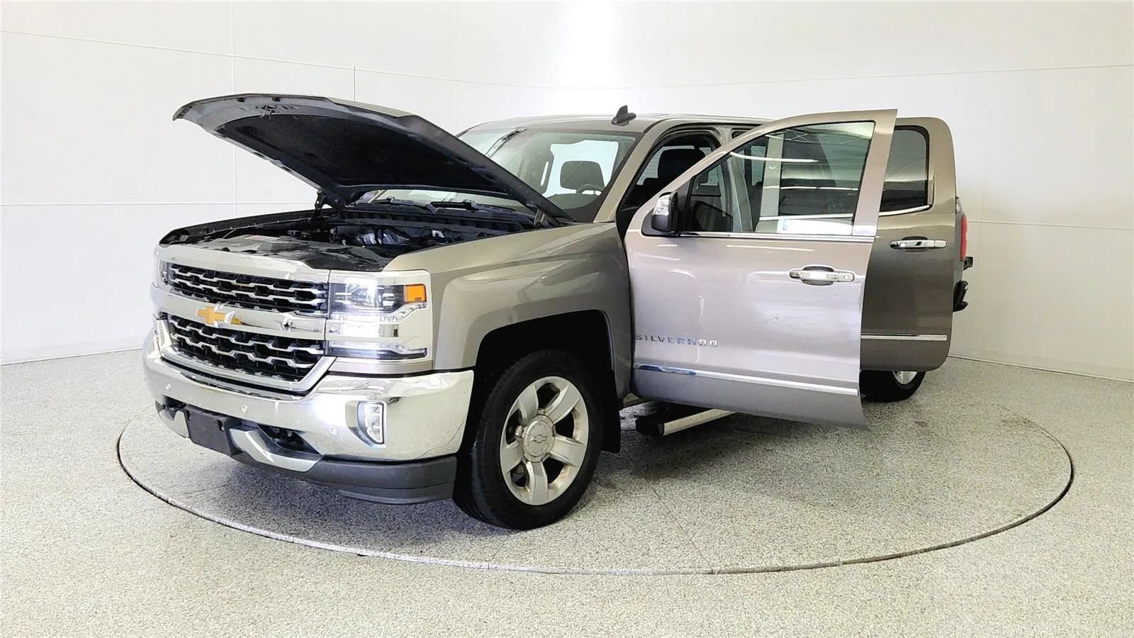 Used 2017 Chevrolet Silverado 1500 LTZ w/ Sport Package AWD/4WD image 10