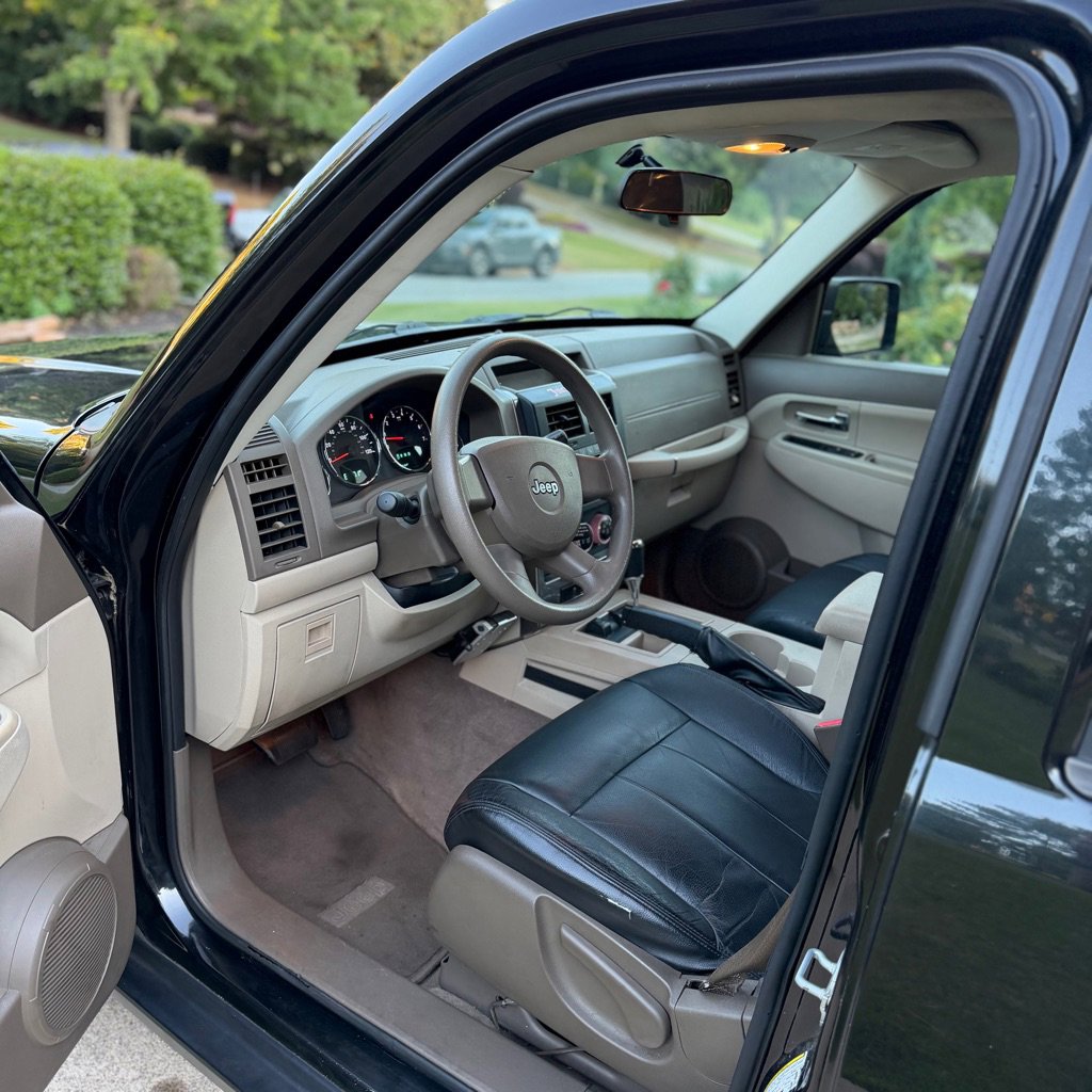 Used 2010 Jeep Liberty Sport w/ Popular Equipment Group AWD/4WD image 15