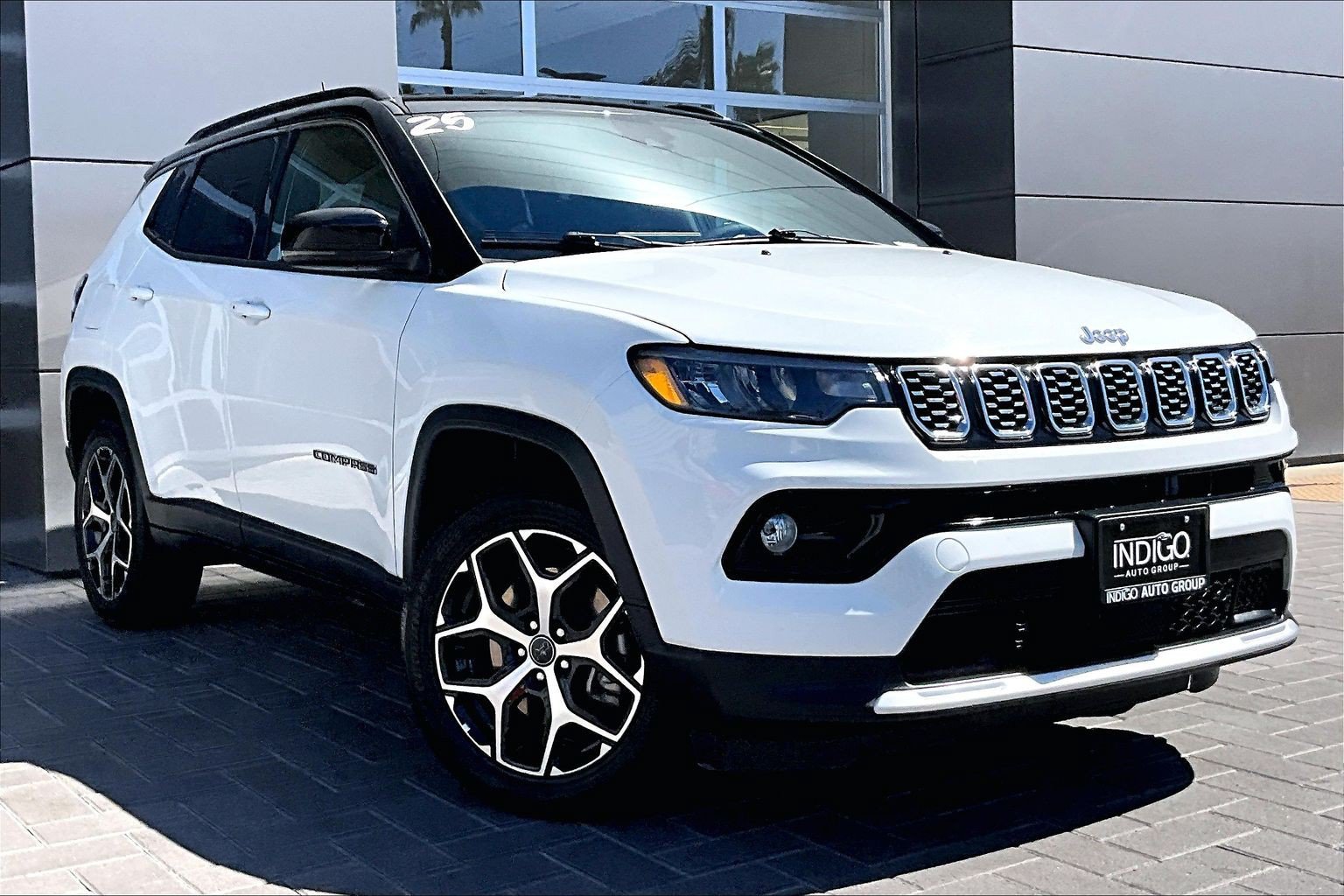 Used 2025 Jeep Compass Limited AWD/4WD image 3