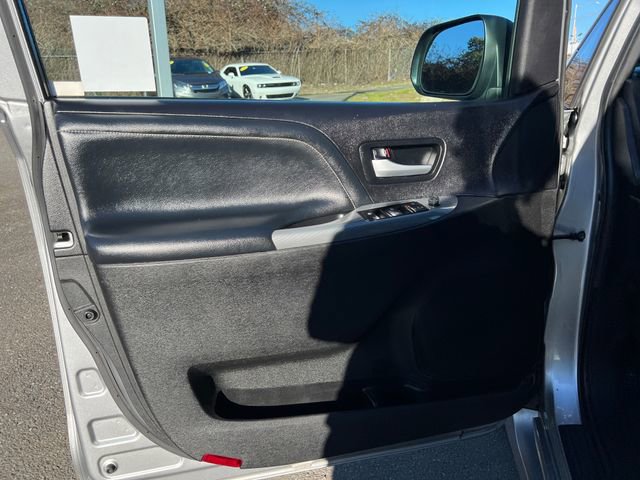 Used 2017 Toyota Sienna SE image 17