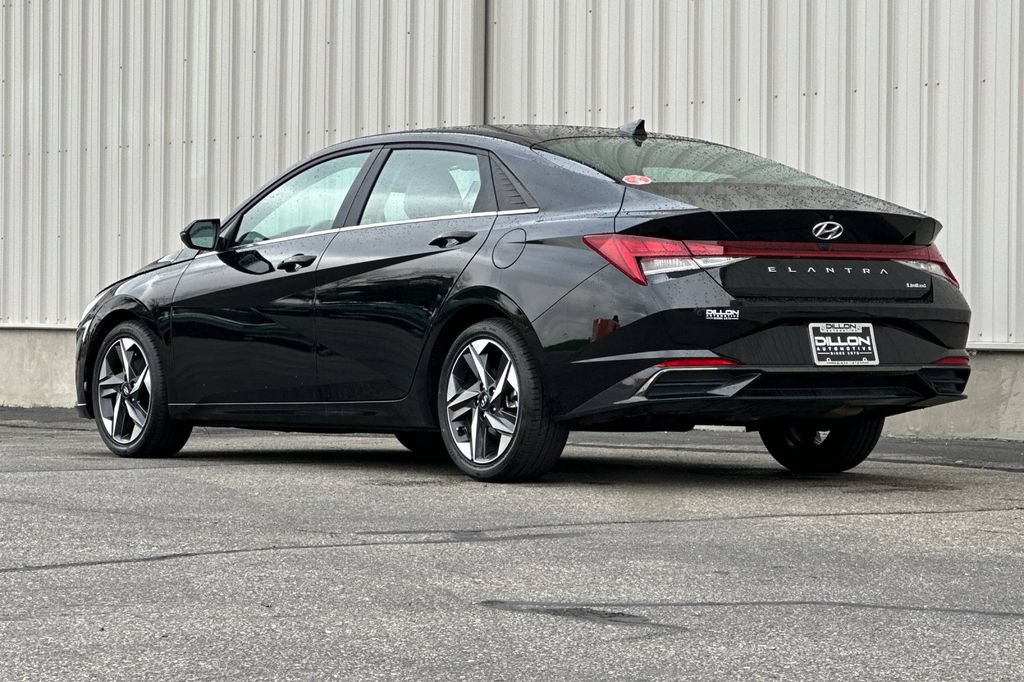 Used 2023 Hyundai Elantra Limited FWD image 9