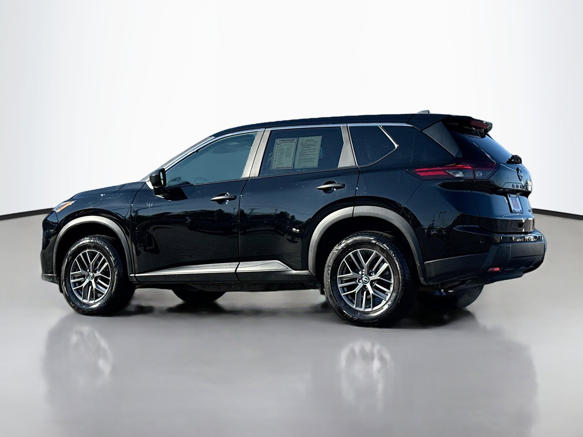 Used 2024 Nissan Rogue S AWD/4WD image 13