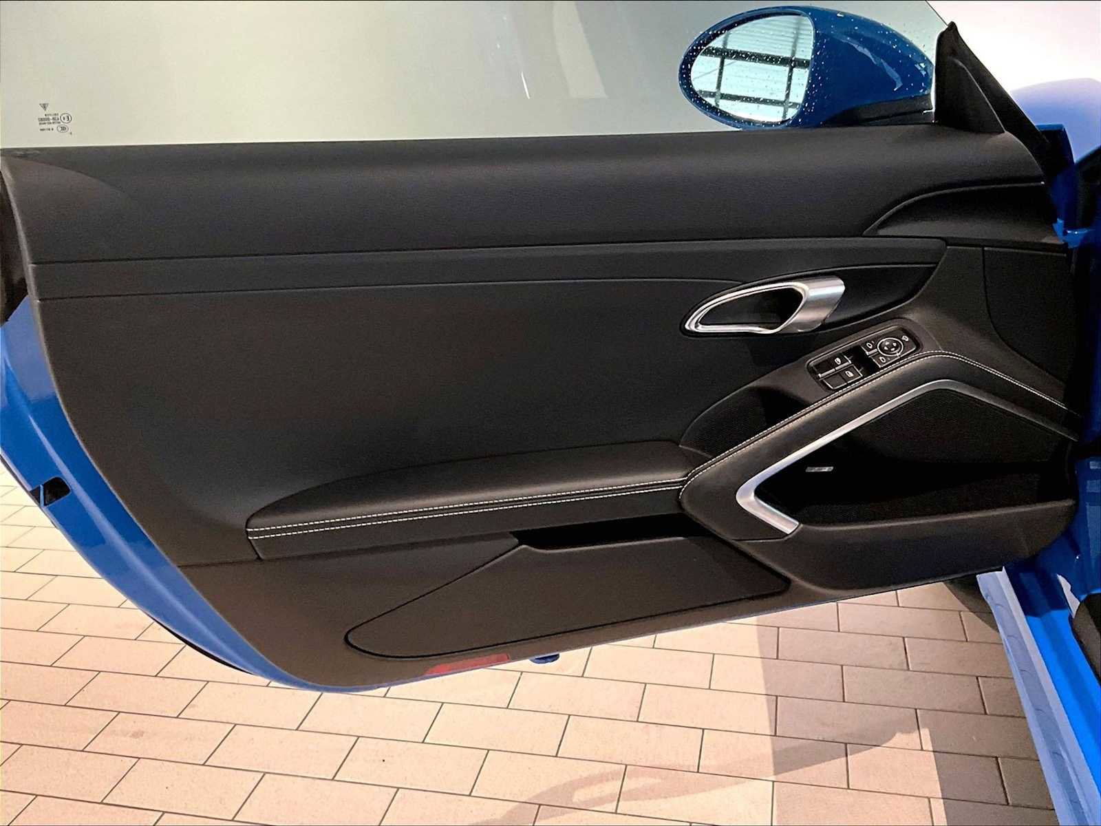 Used 2024 Porsche 718 Boxster image 25