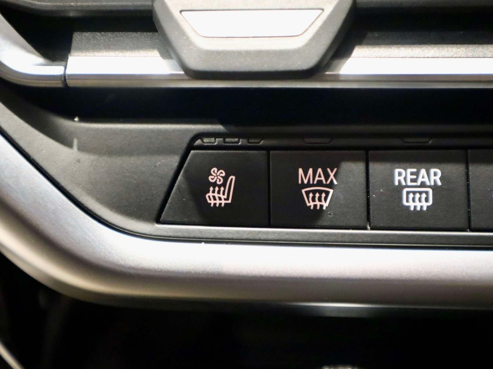 Used 2024 BMW X4 M40i AWD/4WD image 38