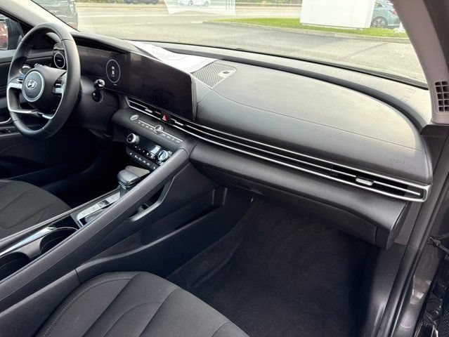 Used 2023 Hyundai Elantra SEL w/ Convenience Package FWD image 8