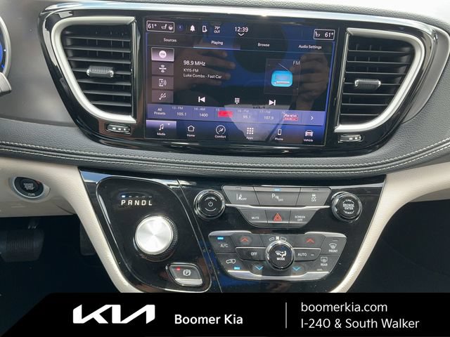Used 2023 Chrysler Pacifica Touring-L FWD image 23