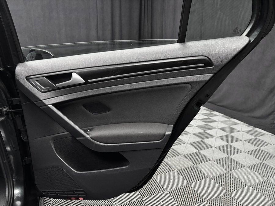 Used 2016 Volkswagen GTI SE image 24