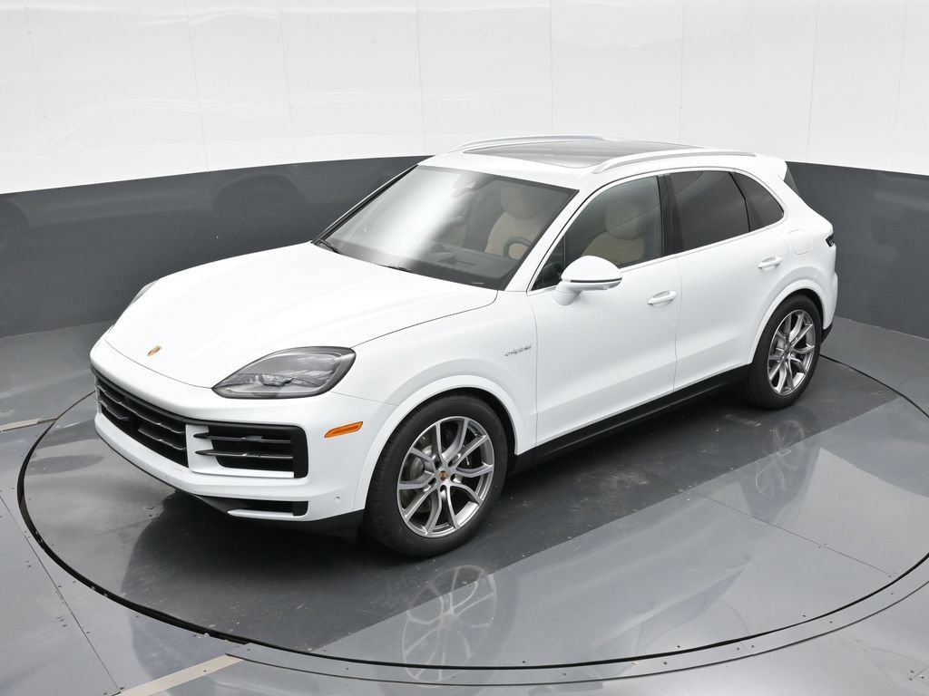 Certified 2025 Porsche Cayenne E-Hybrid AWD/4WD image 26