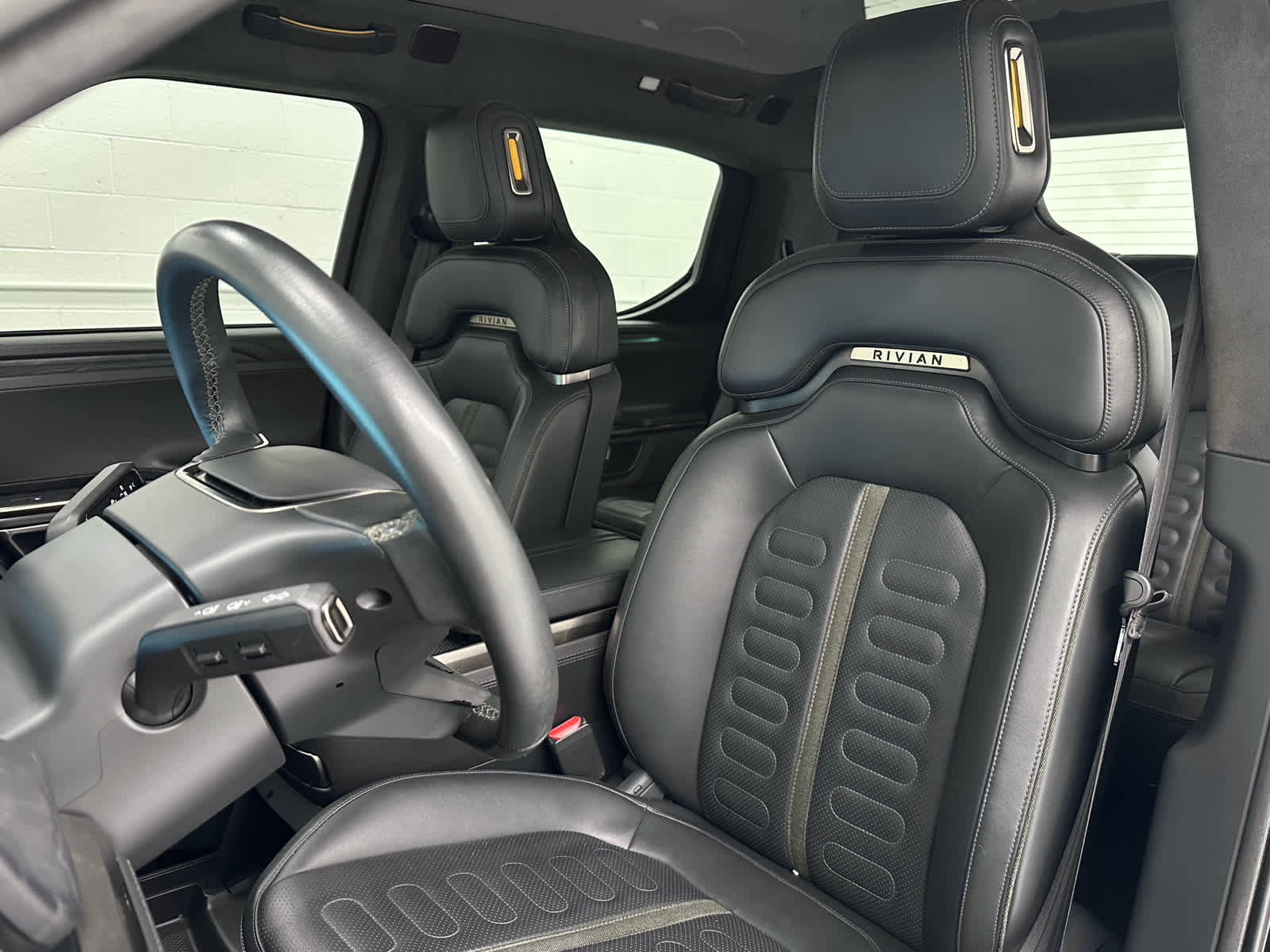 Used 2022 Rivian R1T Adventure image 13