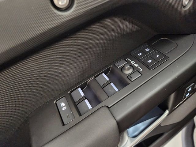 Used 2025 Land Rover Defender 110 S image 23