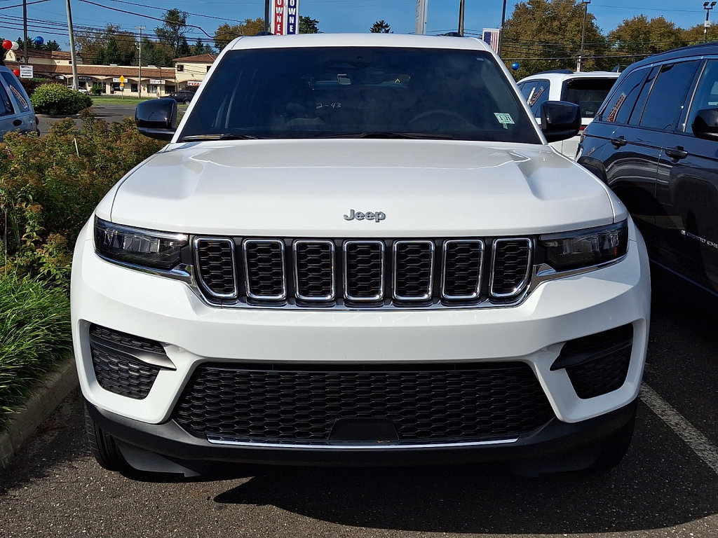 New 2025 Jeep Grand Cherokee Laredo X w/ Luxury Tech Group I AWD/4WD image 2