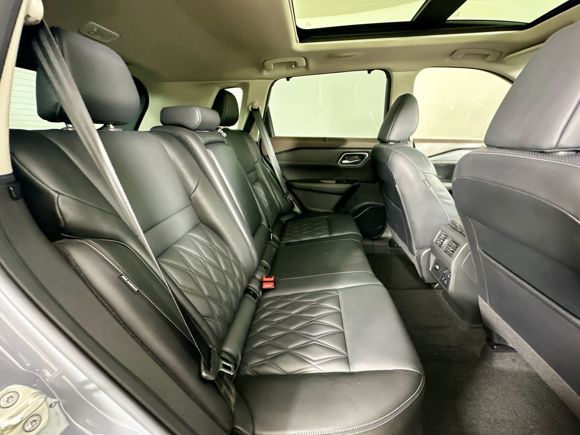 Used 2021 Nissan Rogue Platinum AWD/4WD image 39
