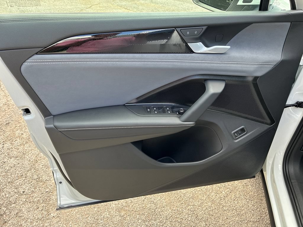 New 2026 Volkswagen Tiguan SE AWD/4WD image 10