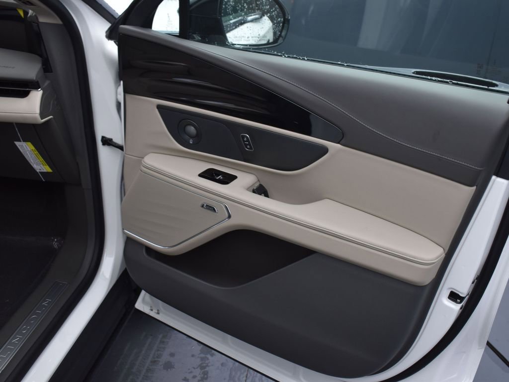 Certified 2025 Lincoln Nautilus Premier w/ Equipment Group 102A image 27