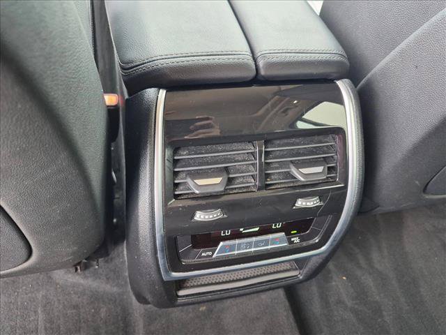 Used 2022 BMW X7 xDrive40i w/ Premium Package AWD/4WD image 18