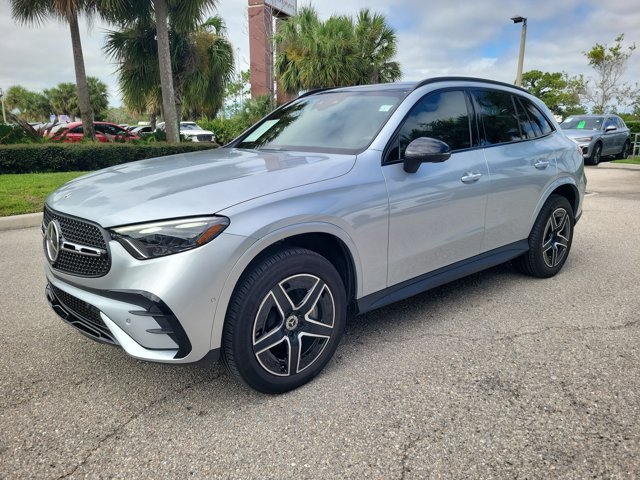 Used 2024 Mercedes-Benz GLC 300 4MATIC image 4