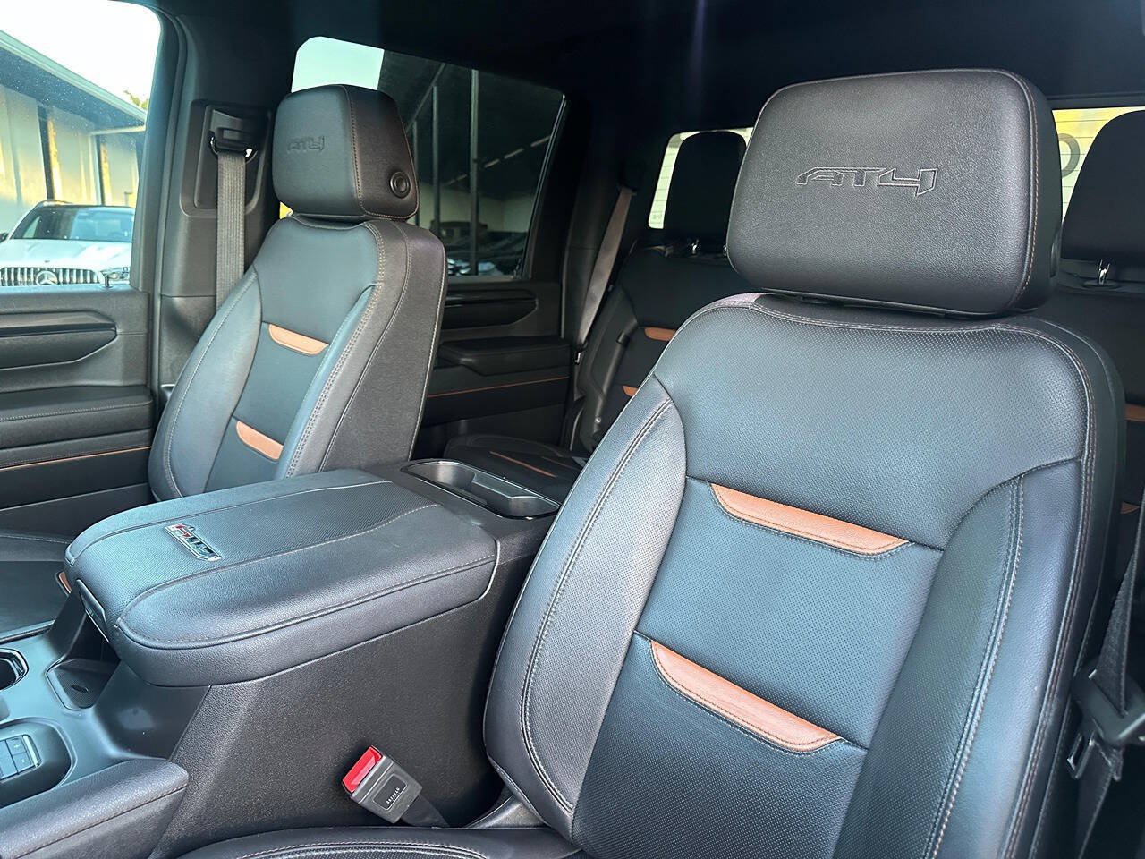 Used 2024 GMC Sierra 2500 AT4 w/ AT4 Premium Plus Package AWD/4WD image 11