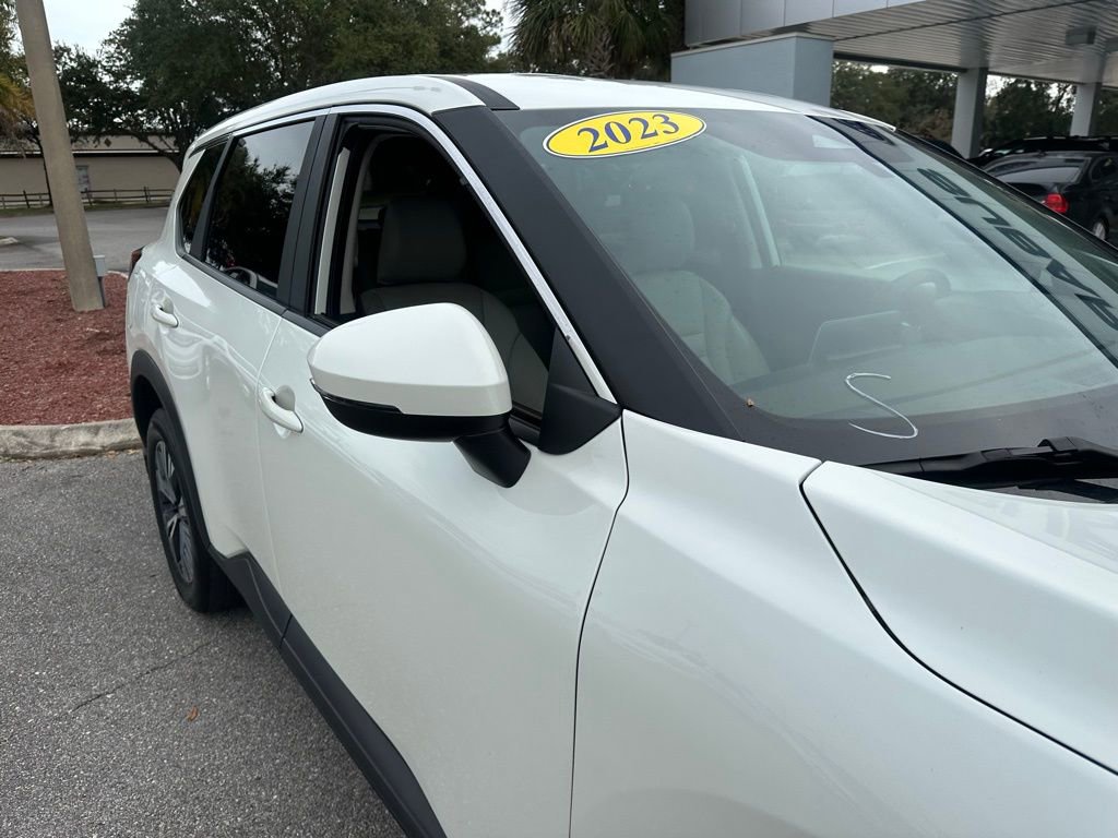 Used 2023 Nissan Rogue SV image 15