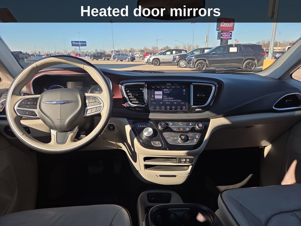 Used 2019 Chrysler Pacifica Limited image 18