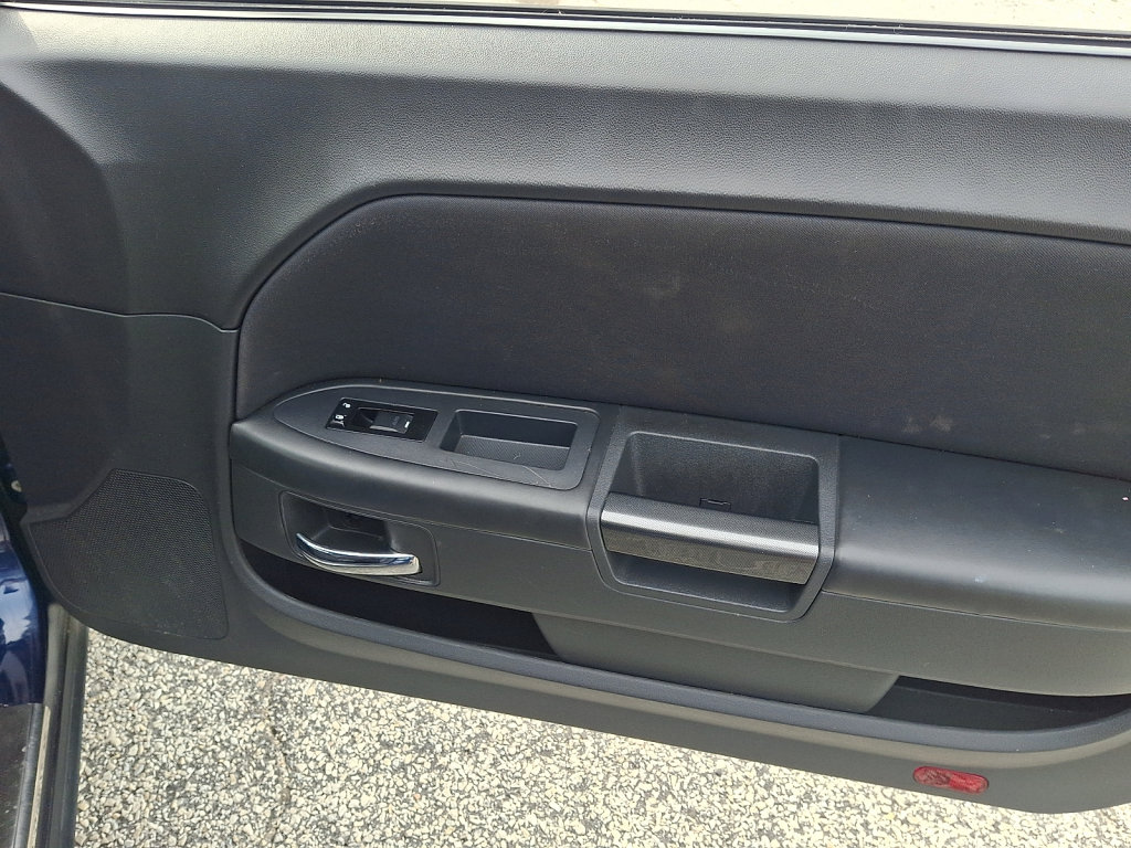 Used 2014 Dodge Challenger SXT RWD image 10