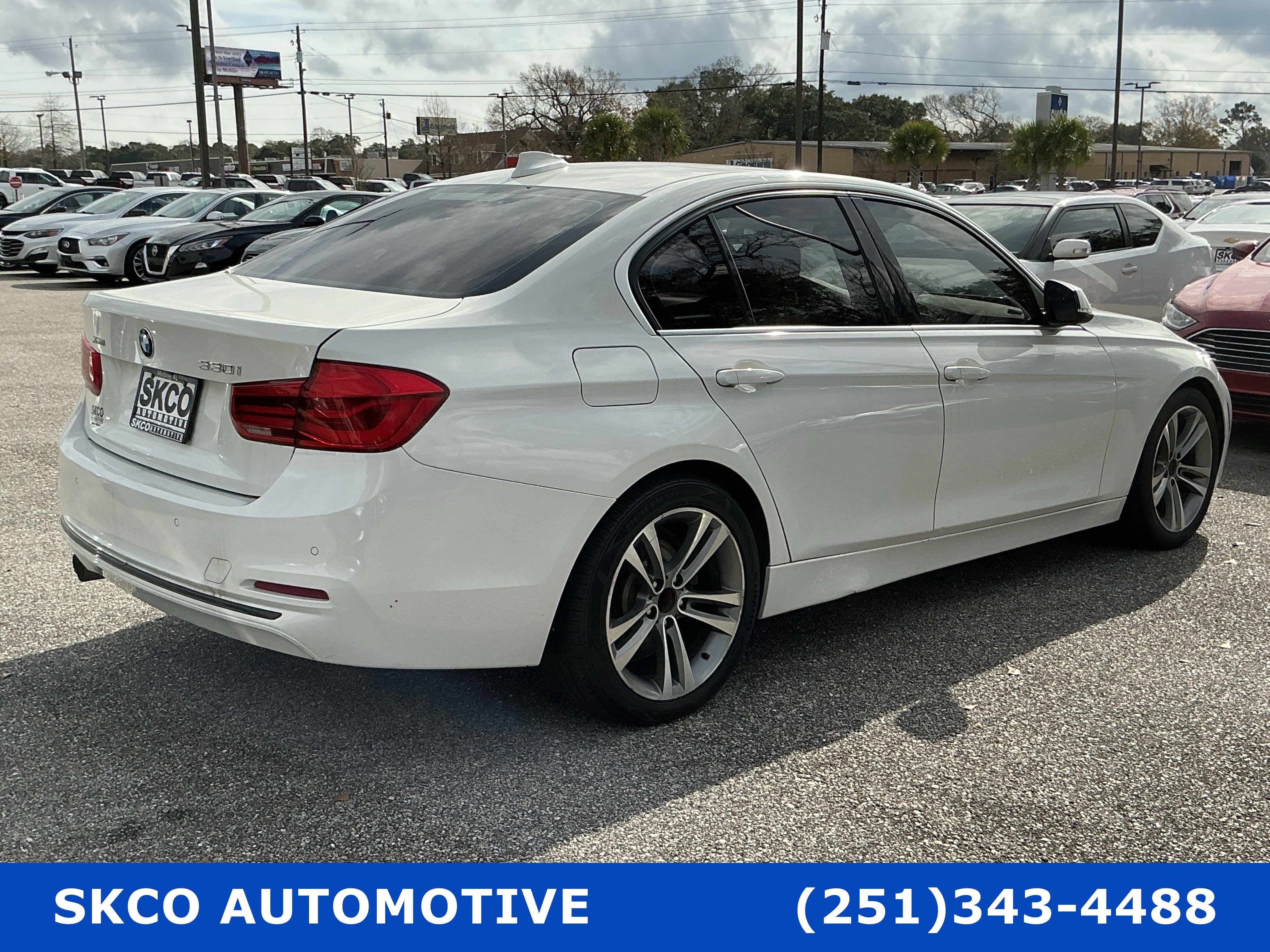Used 2017 BMW 330i xDrive Sedan w/ Premium Package AWD/4WD image 5