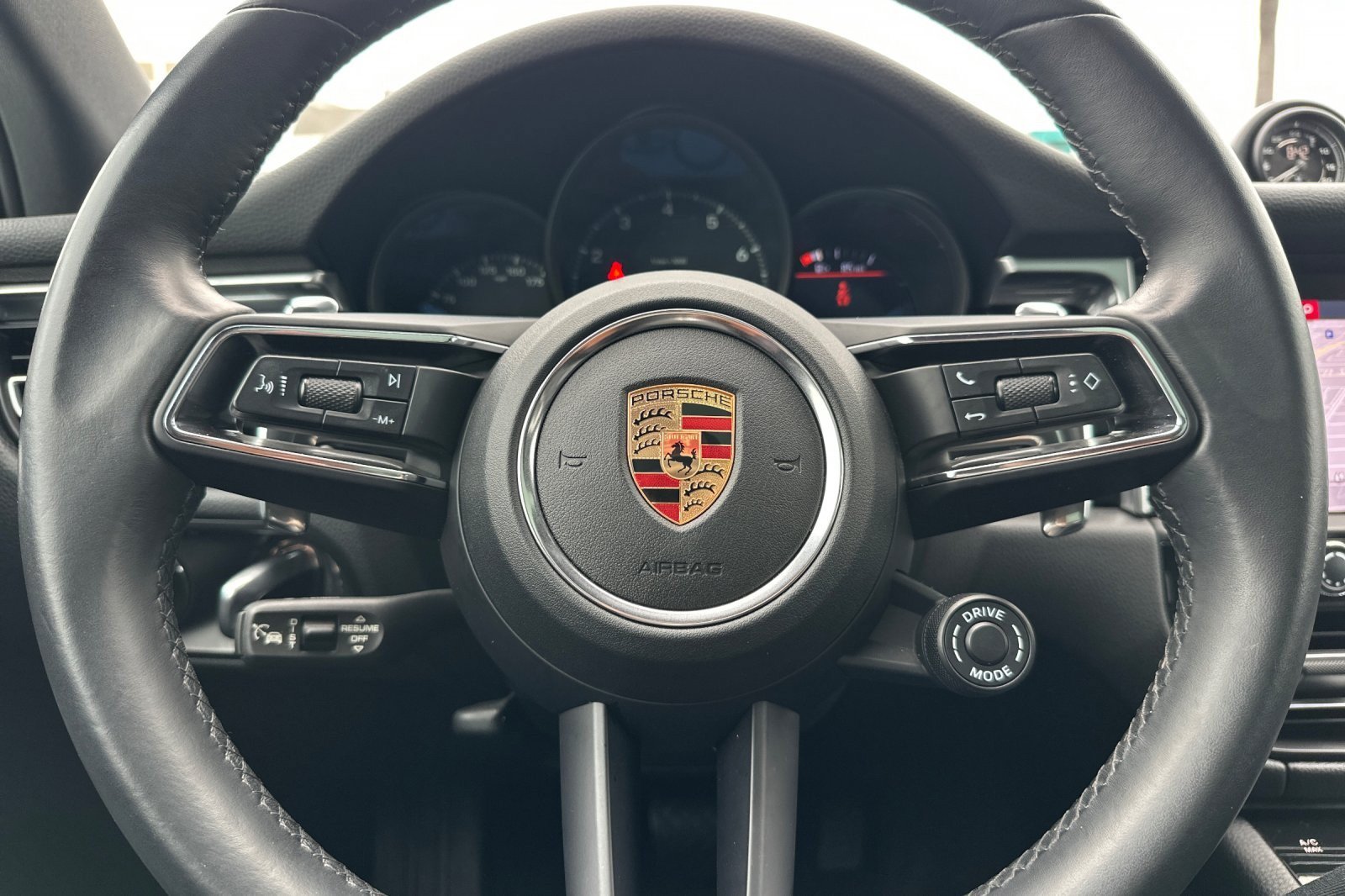 Used 2023 Porsche Macan AWD/4WD image 22