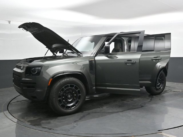 Used 2025 Land Rover Defender 110 AWD/4WD image 44