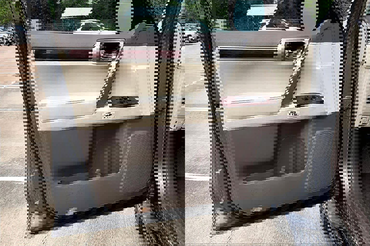 Used 2011 Lexus GX 460 w/ Comfort Plus Pkg AWD/4WD image 18