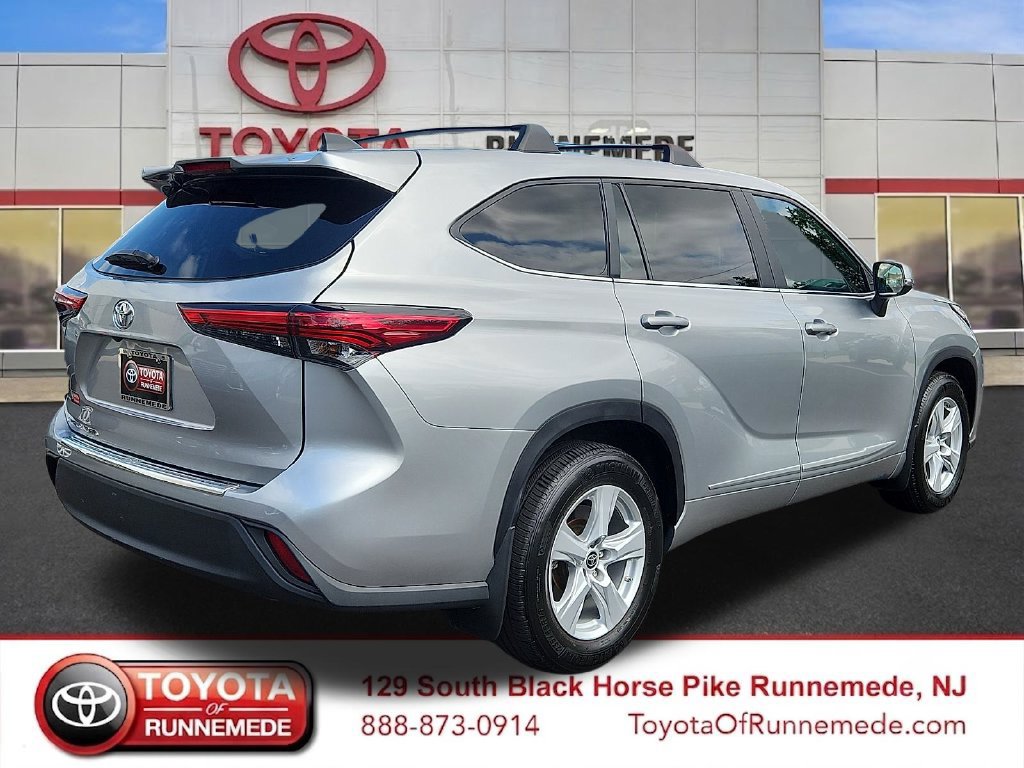 Used 2023 Toyota Highlander L FWD image 5