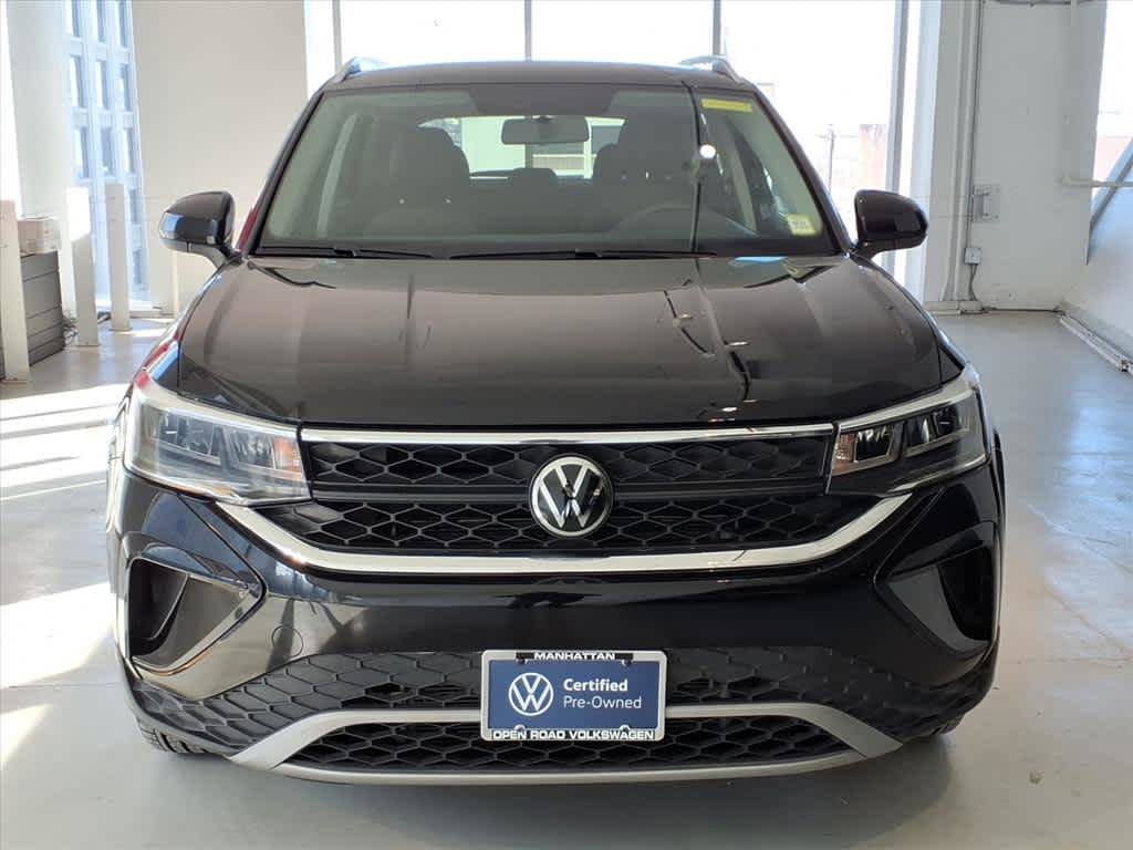 Certified 2022 Volkswagen Taos SE FWD image 2