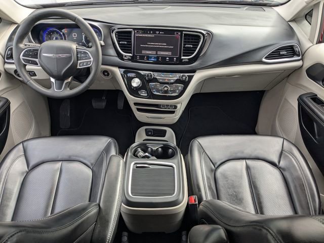 Used 2023 Chrysler Pacifica Touring-L image 15