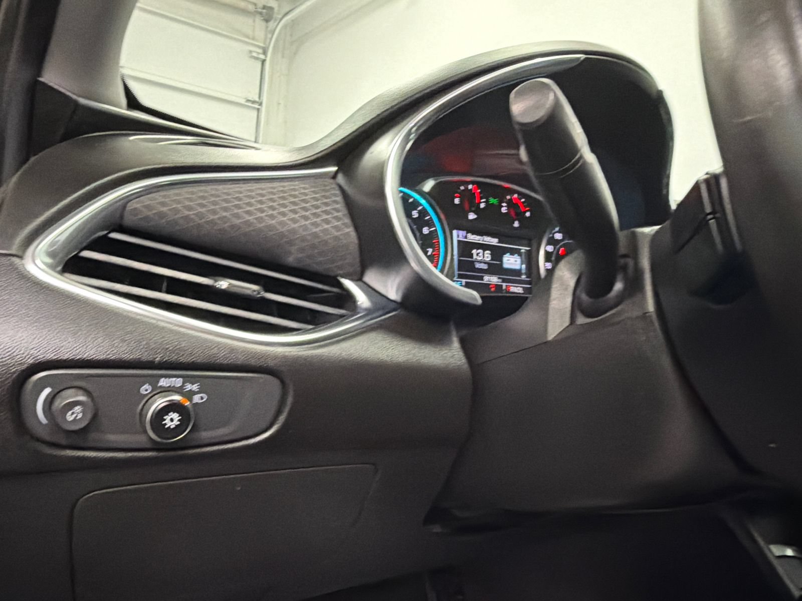 Used 2018 Chevrolet Malibu LT FWD image 24