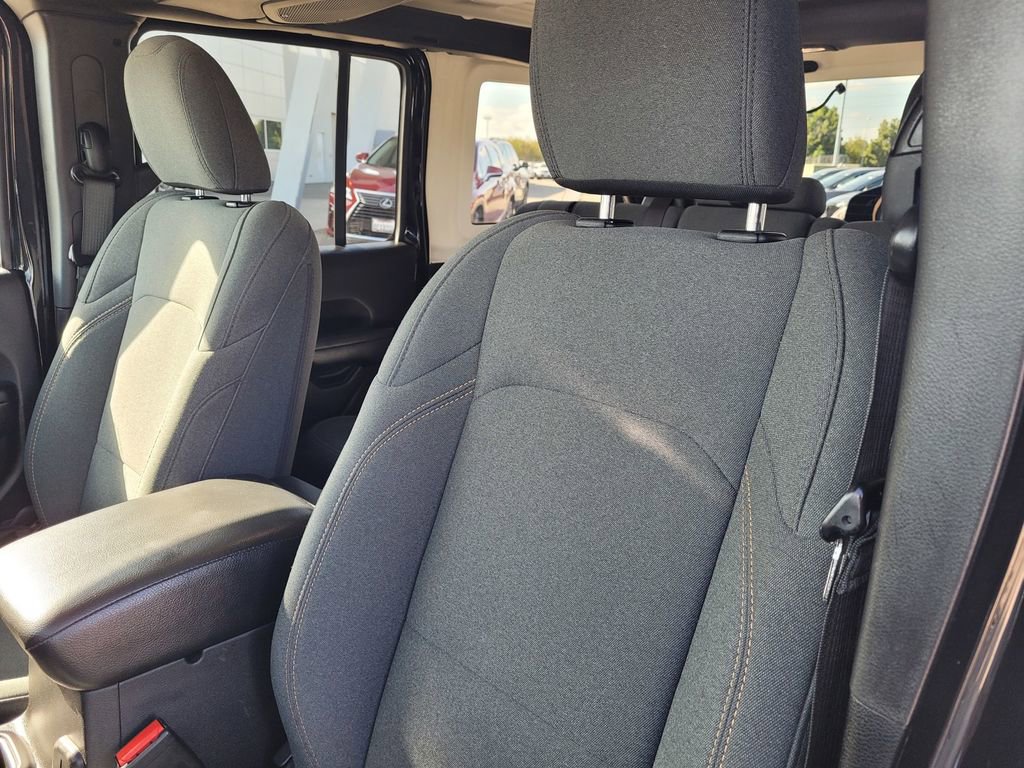 Used 2024 Jeep Wrangler Unlimited image 11