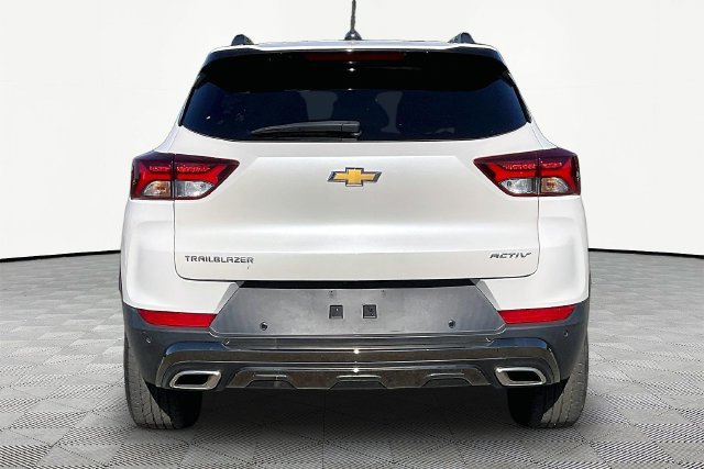 Used 2023 Chevrolet TrailBlazer ACTIV w/ Sun and Liftgate Package FWD image 6