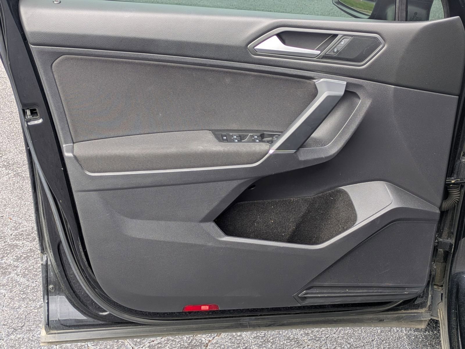 Used 2020 Volkswagen Tiguan S image 18