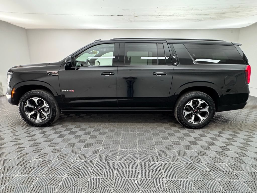 Used 2025 GMC Yukon XL AT4 Ultimate w/ LPO, Illumination Package AWD/4WD image 18